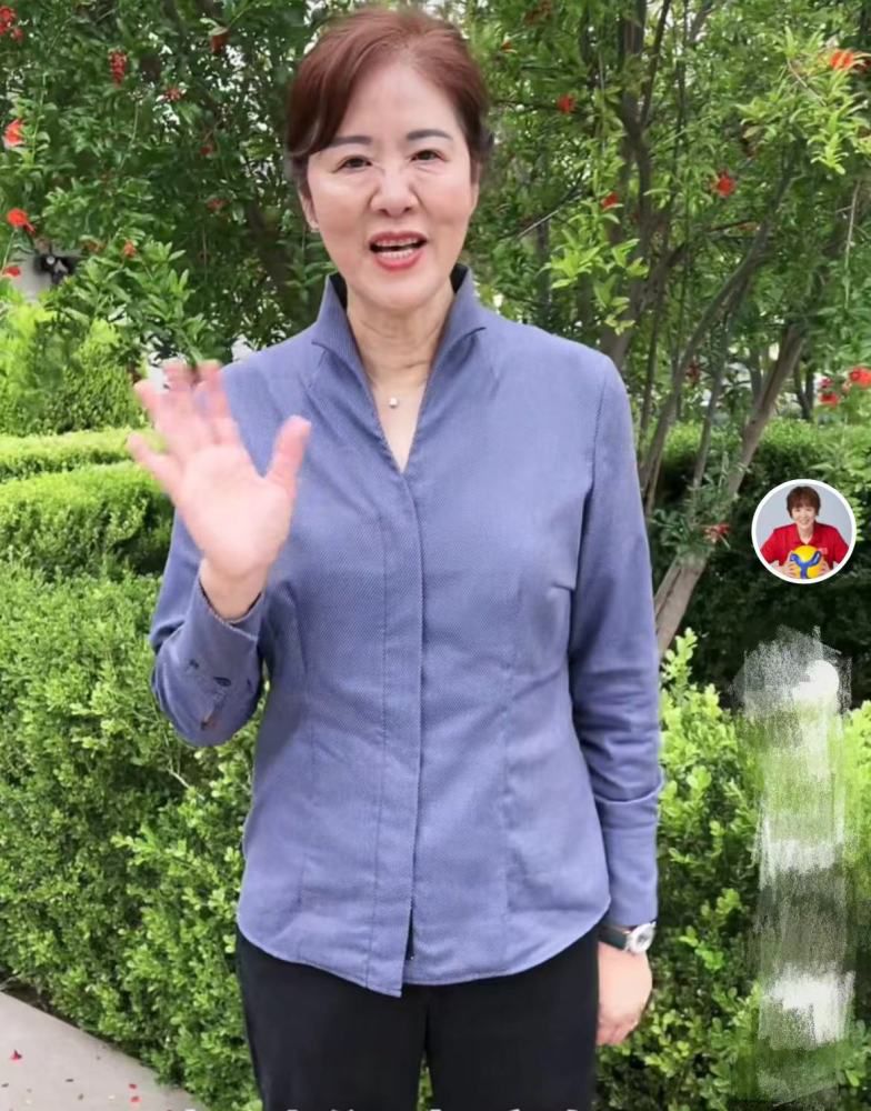 第74分钟，帕特里克拉拽卢卡库球衣，裁判出示黄牌警告帕特里克。